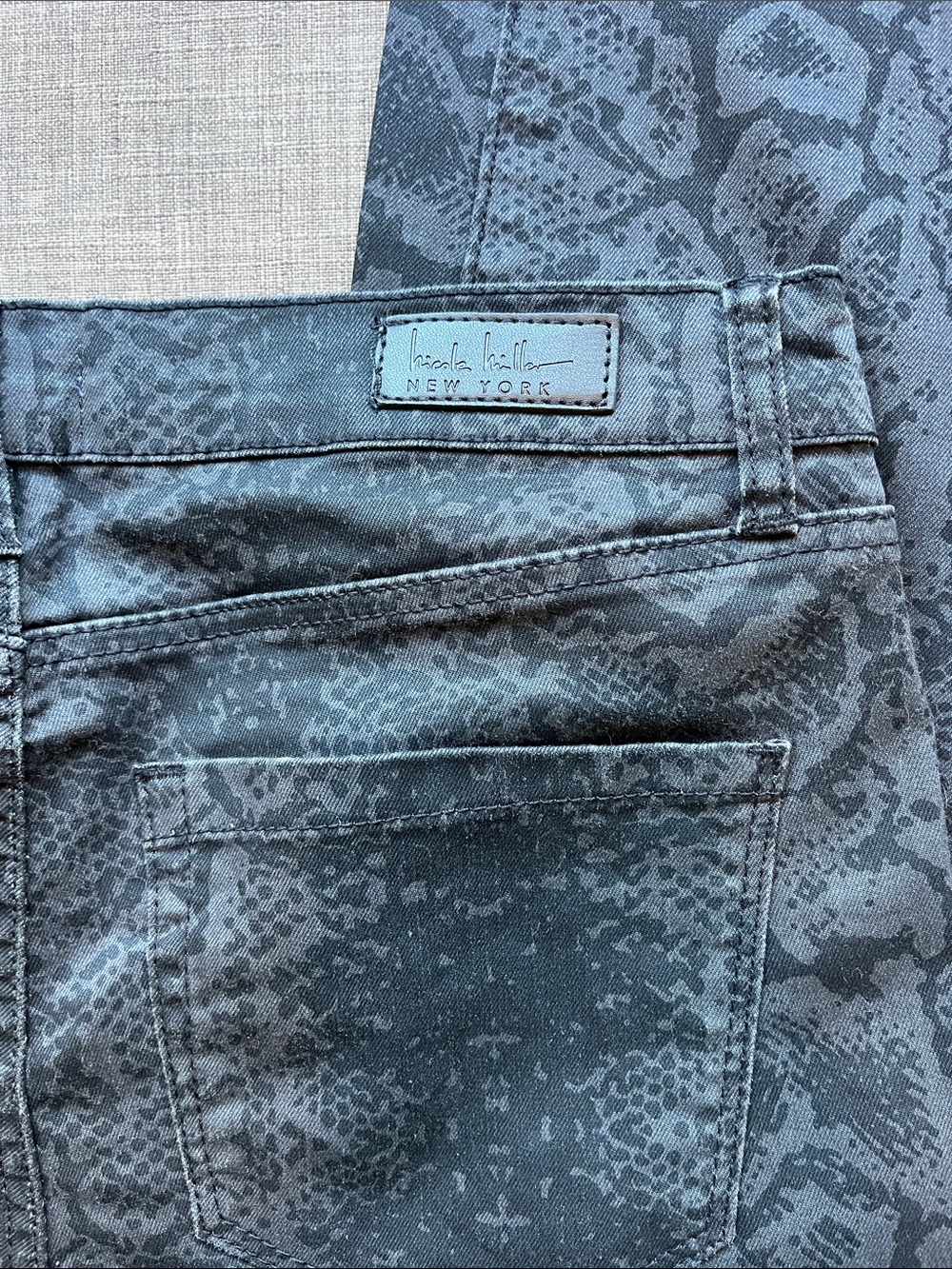 Nicole Miller Soho High-Rise Skinny Black Snakeskin Print Jeans NWT 4 - Picture 6 of 7